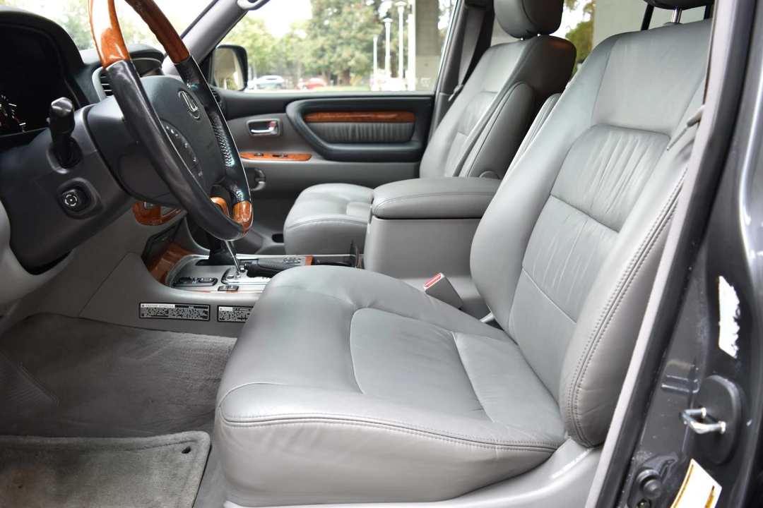 2005 Lexus LX 2nd Gen - Image 30 of 31