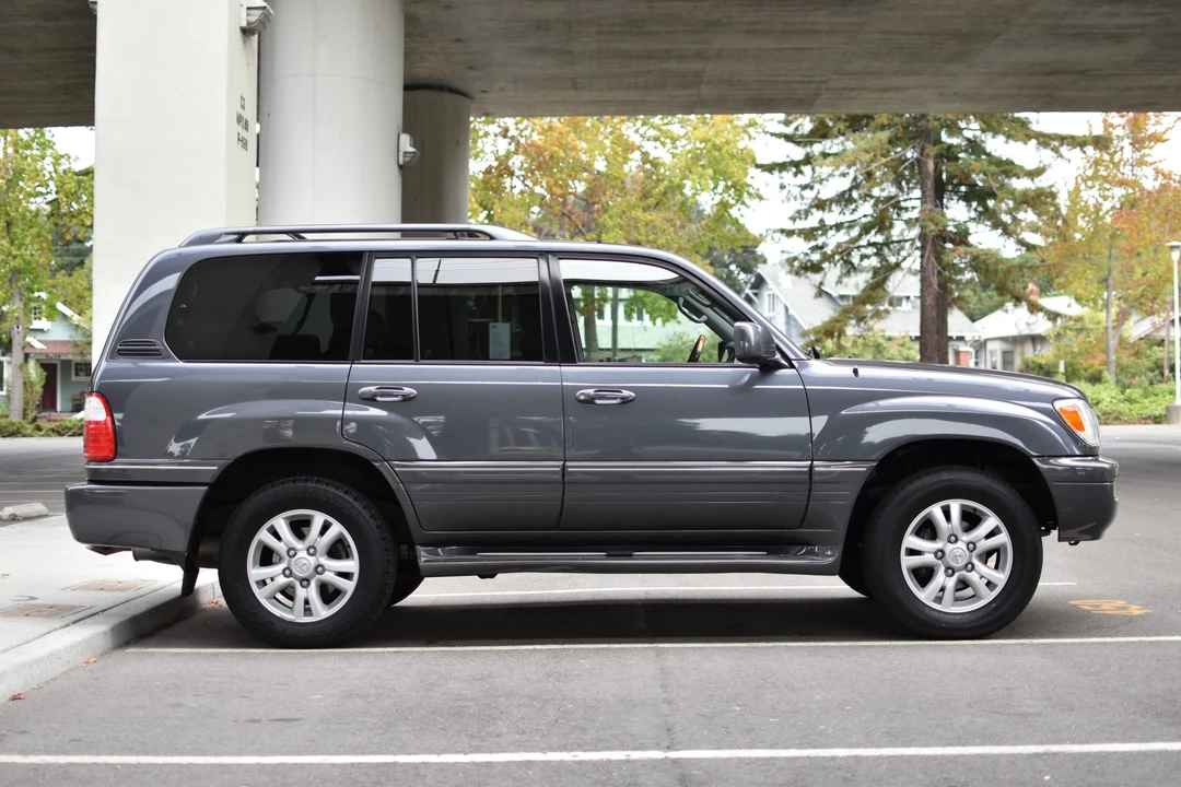 2005 Lexus LX 2nd Gen - Image 7 of 31