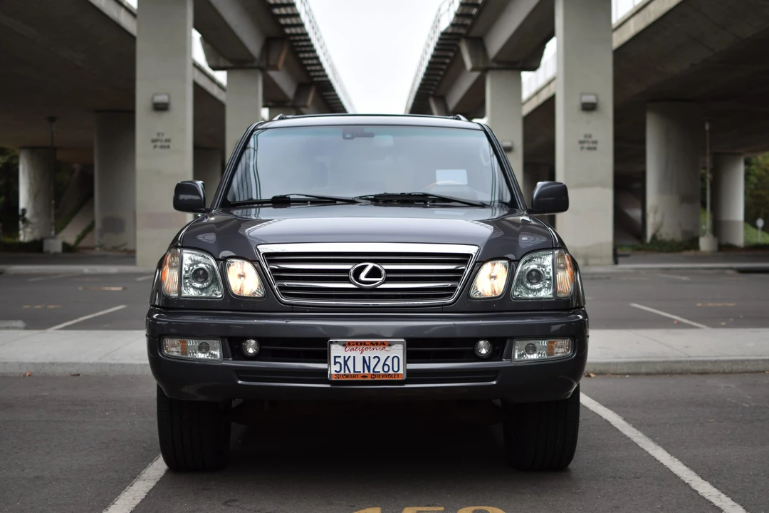 2005 Lexus LX 2nd Gen - Image 9 of 31