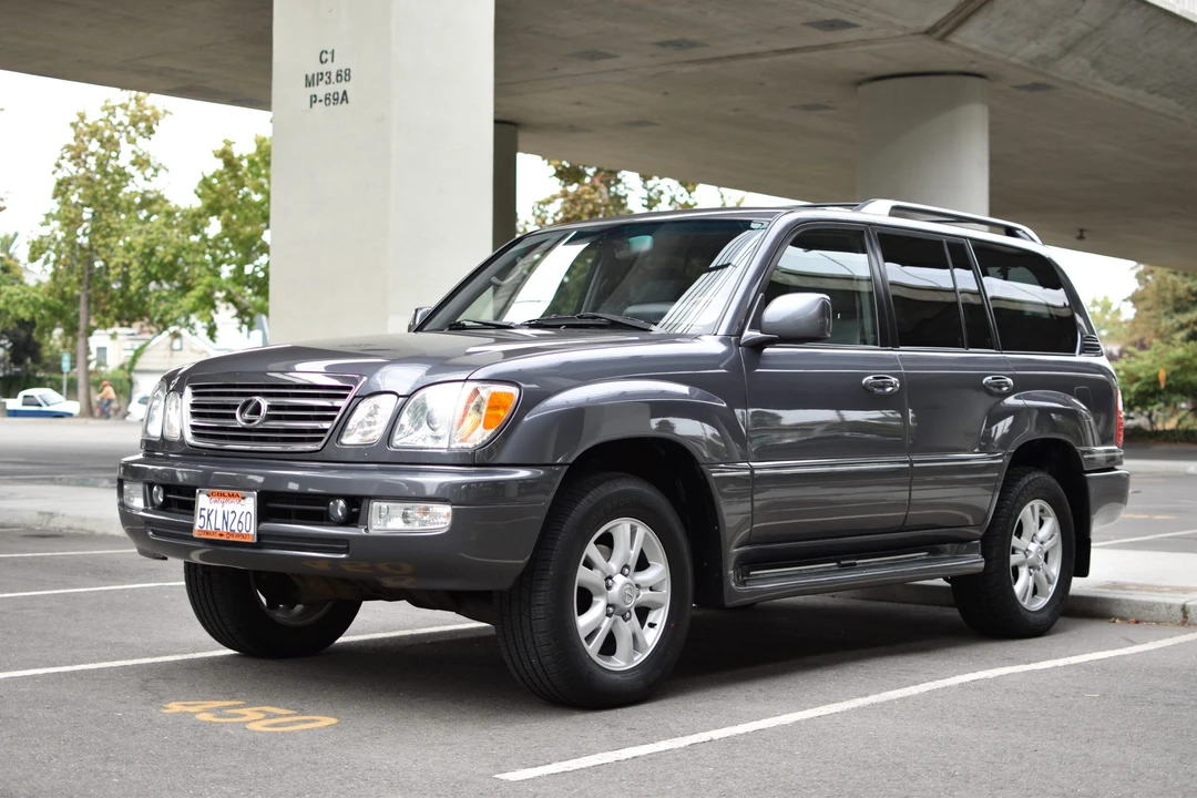 2005 Lexus LX 2nd Gen - Image 2 of 31