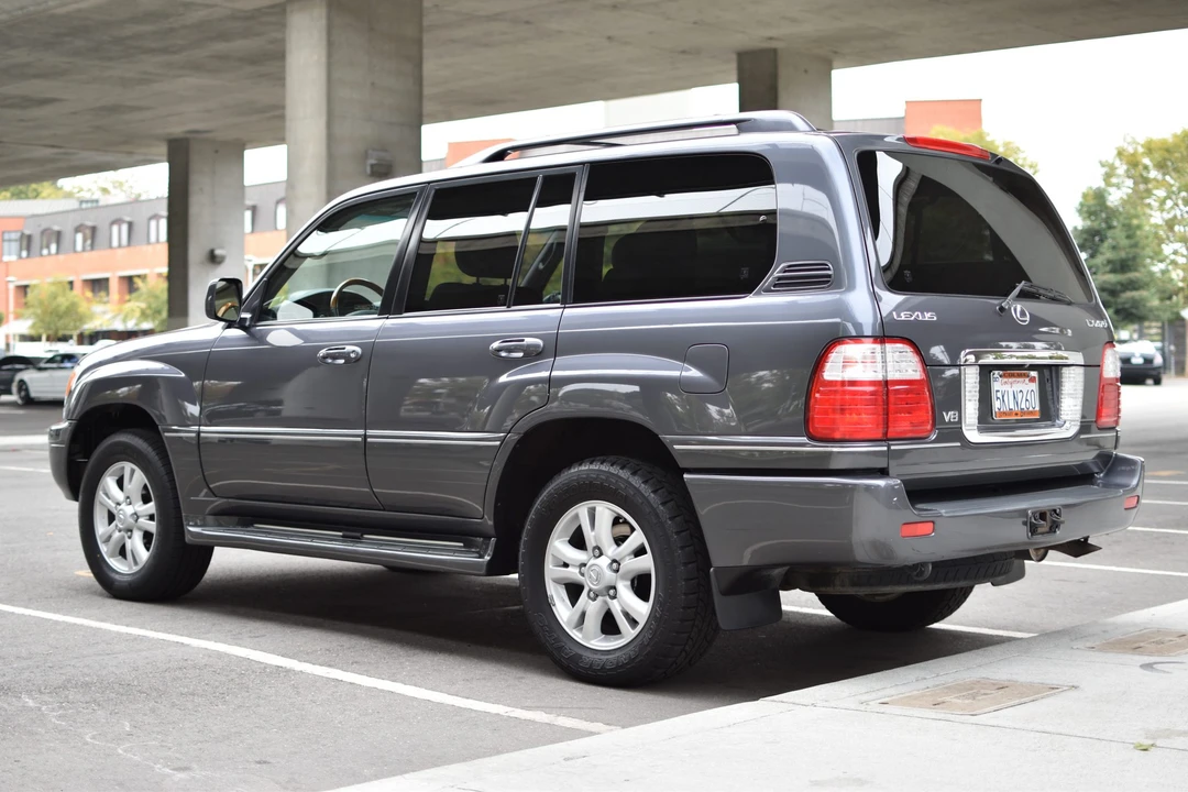 2005 Lexus LX 2nd Gen - Image 4 of 31