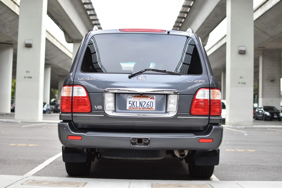 2005 Lexus LX 2nd Gen - Image 5 of 31