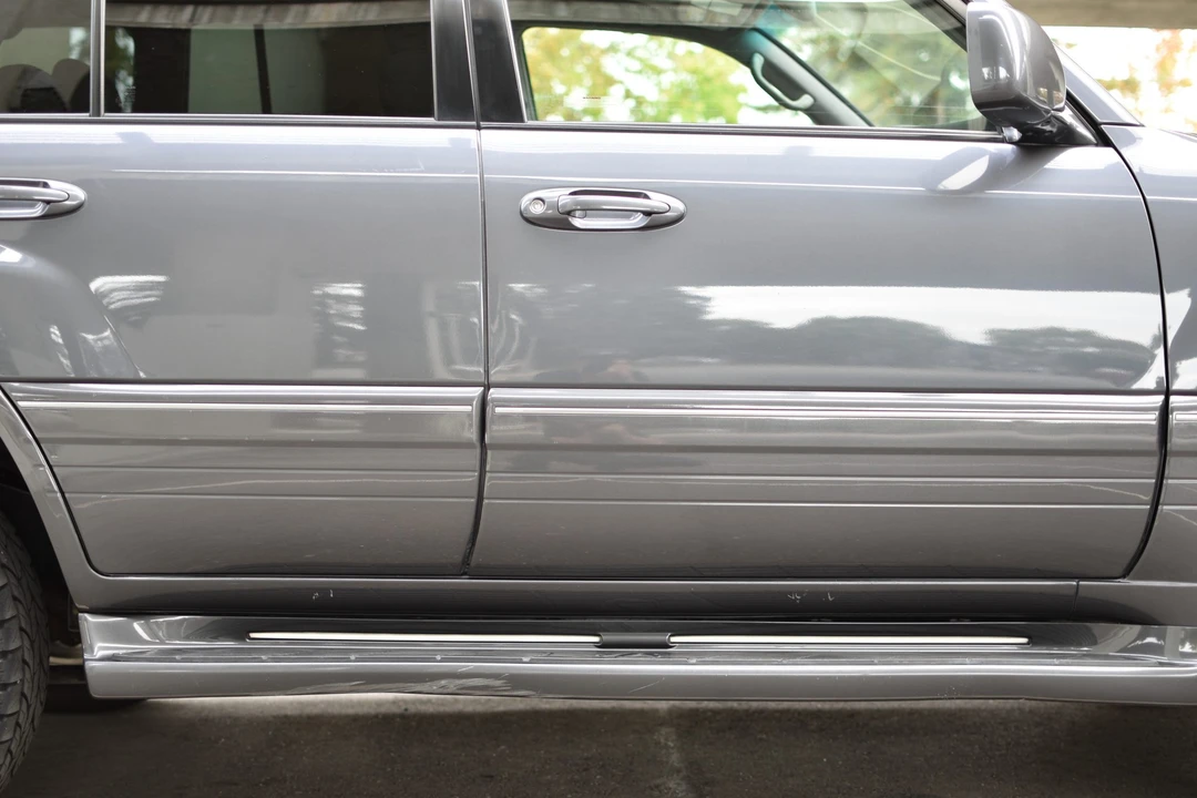 2005 Lexus LX 2nd Gen - Image 19 of 31