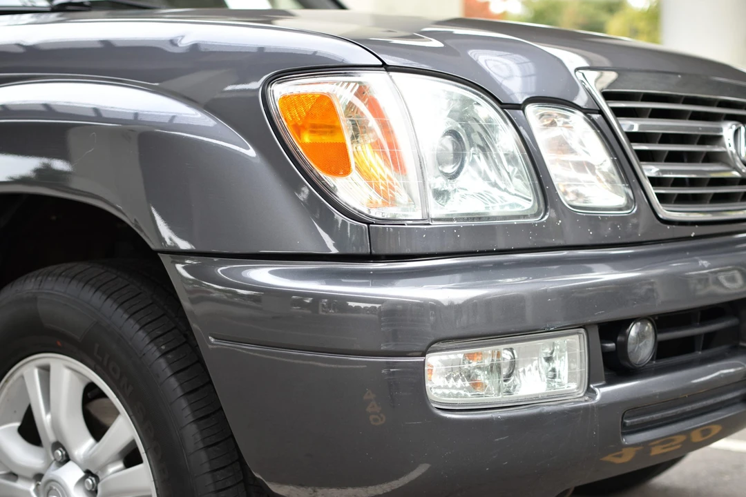 2005 Lexus LX 2nd Gen - Image 21 of 31