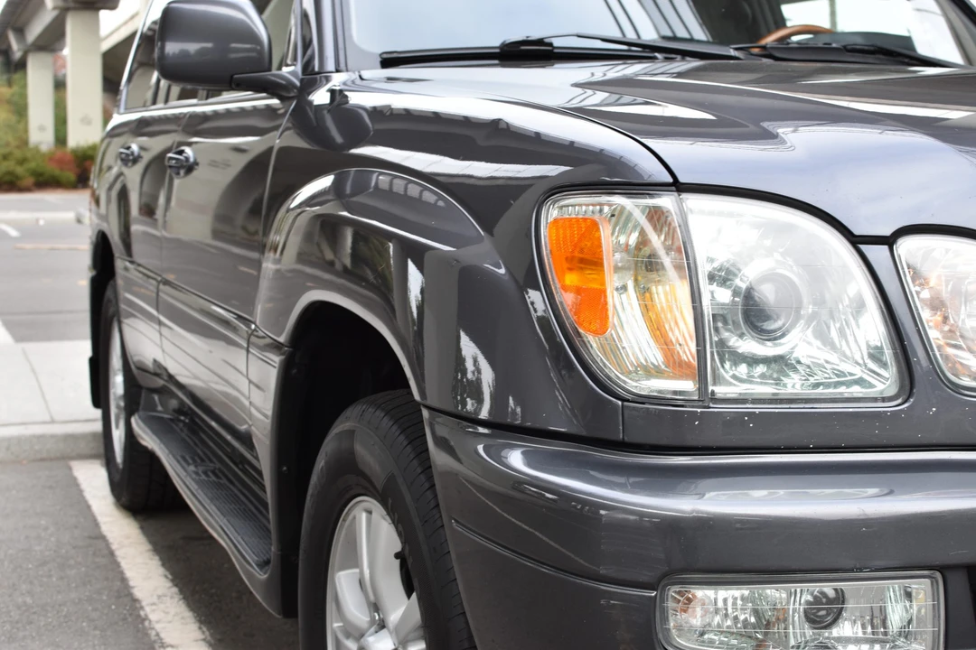 2005 Lexus LX 2nd Gen - Image 20 of 31