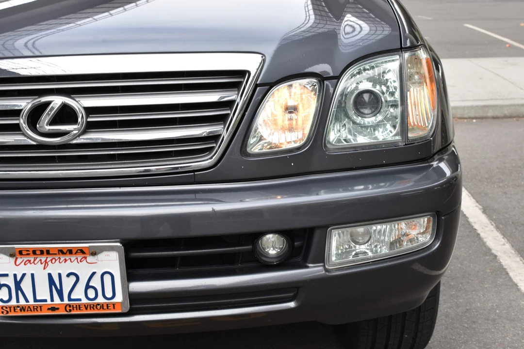 2005 Lexus LX 2nd Gen - Image 12 of 31