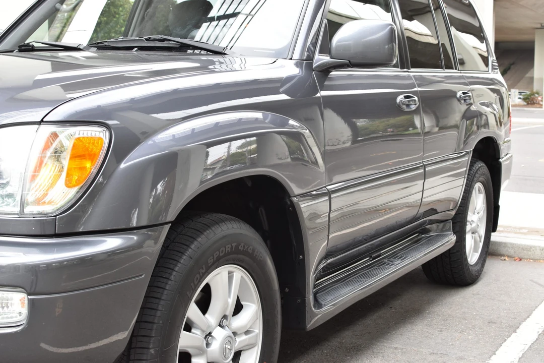 2005 Lexus LX 2nd Gen - Image 13 of 31
