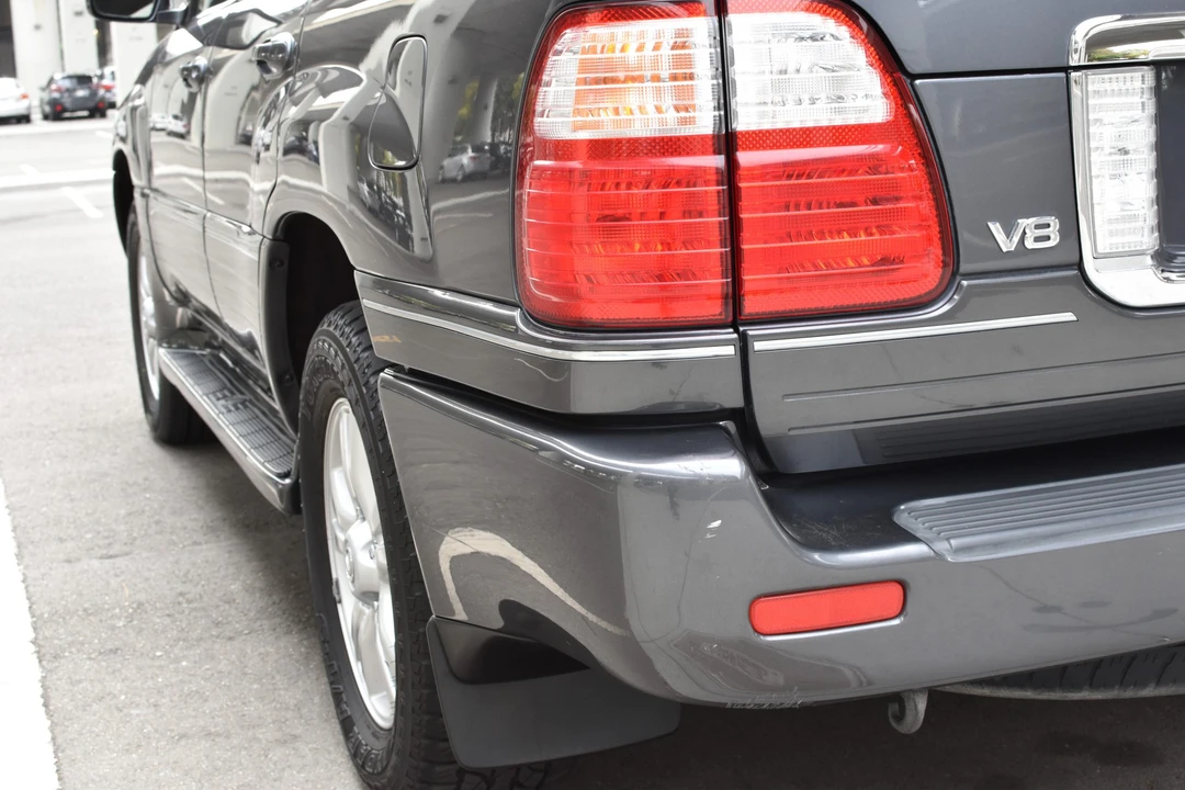 2005 Lexus LX 2nd Gen - Image 15 of 31