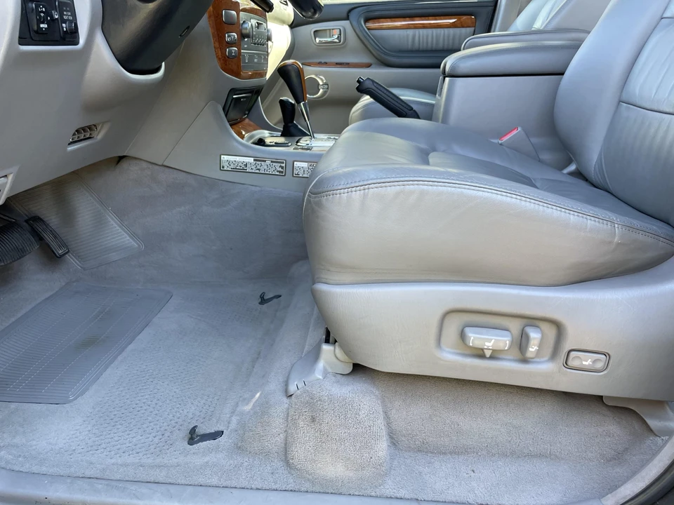 2005 Lexus LX 2nd Gen - Image 31 of 31