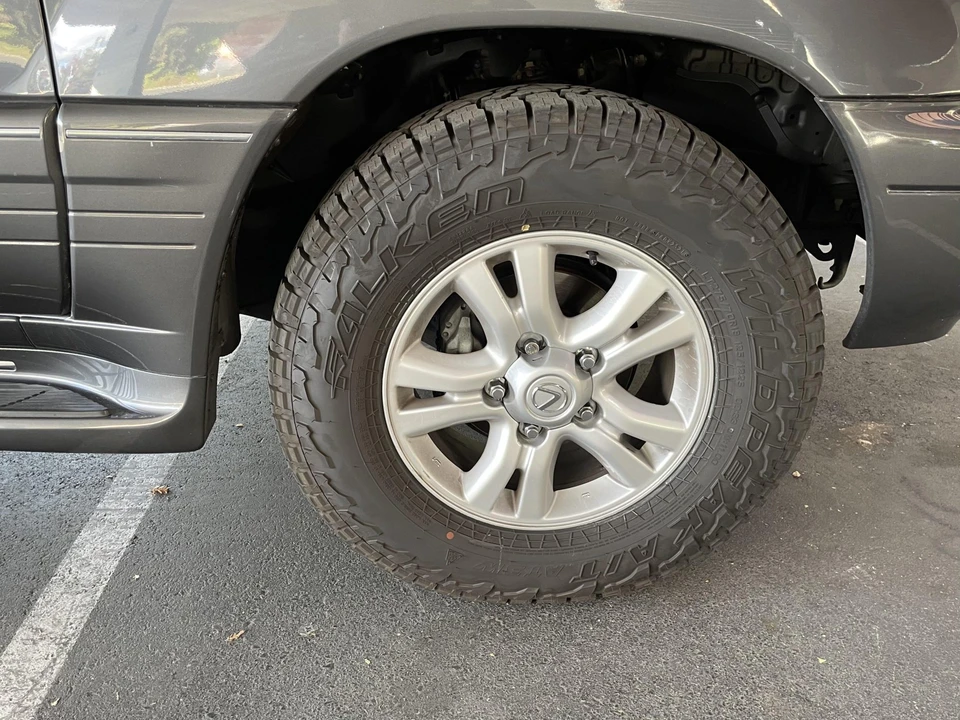 2005 Lexus LX 2nd Gen - Image 29 of 31