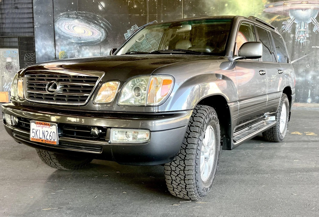 2005 Lexus LX 2nd Gen - Image 27 of 31