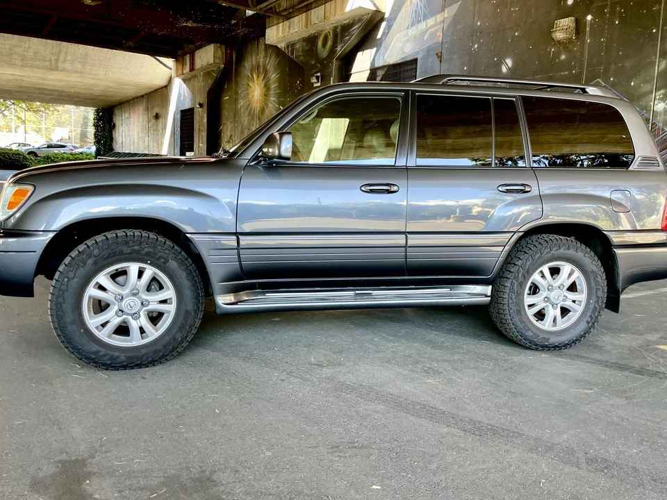 2005 Lexus LX 2nd Gen - Image 26 of 31