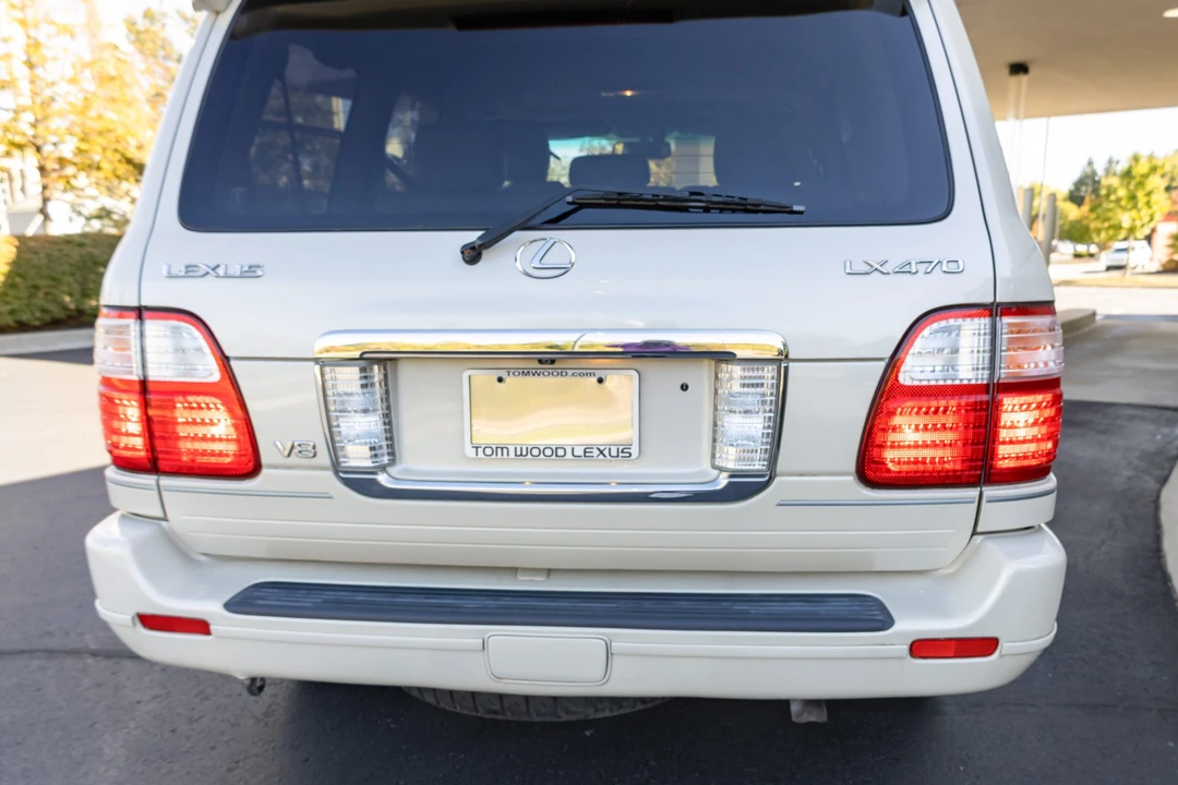 2005 Lexus LX 2nd Gen - Image 26 of 31