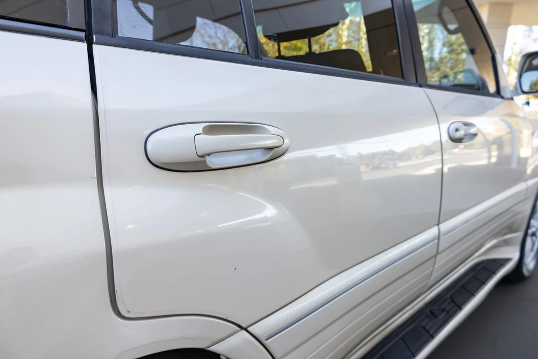 2005 Lexus LX 2nd Gen - Image 21 of 31