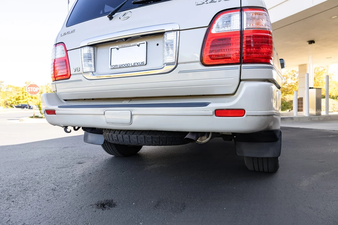 2005 Lexus LX 2nd Gen - Image 24 of 31