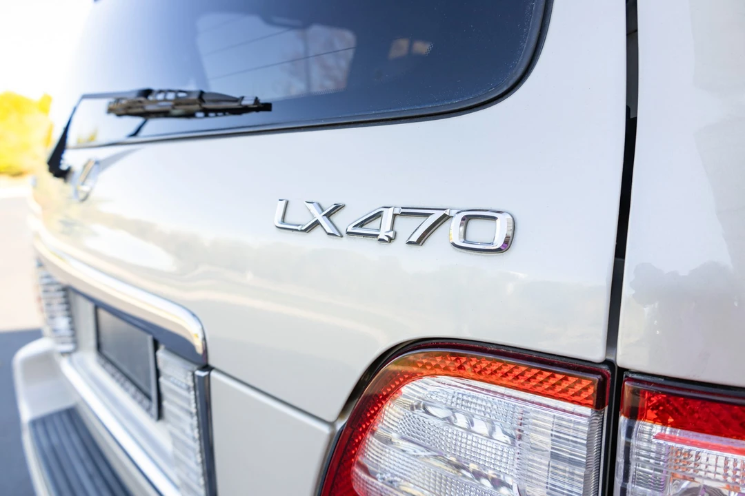2005 Lexus LX 2nd Gen - Image 25 of 31