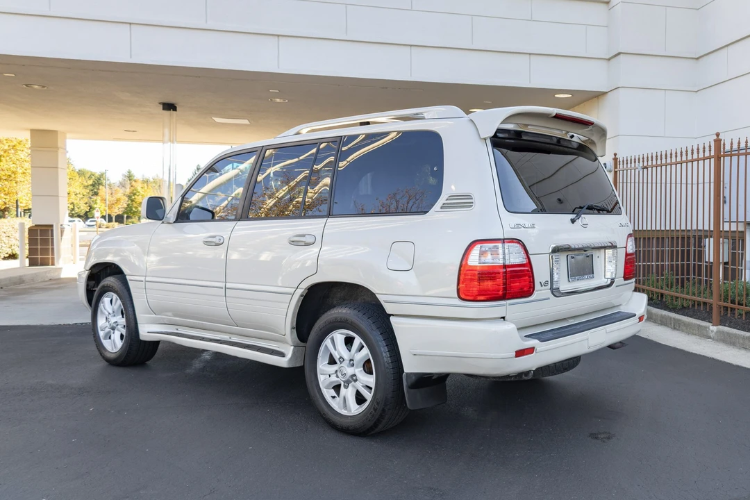 2005 Lexus LX 2nd Gen - Image 12 of 31
