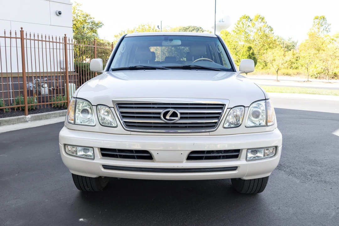 2005 Lexus LX 2nd Gen - Image 4 of 31