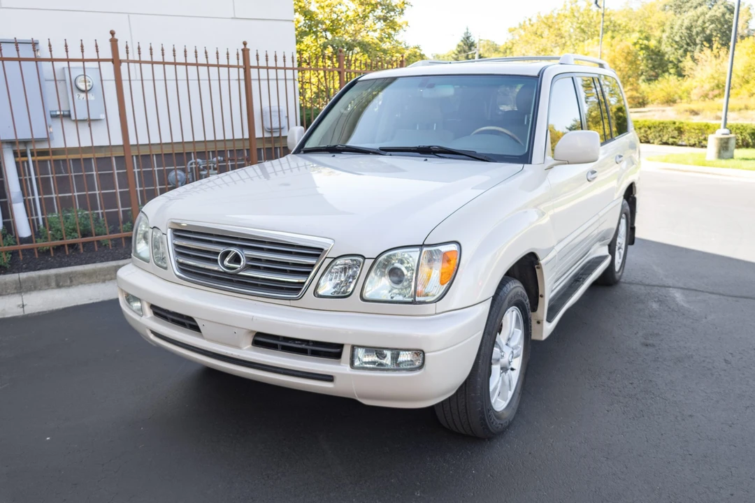 2005 Lexus LX 2nd Gen - Image 3 of 31