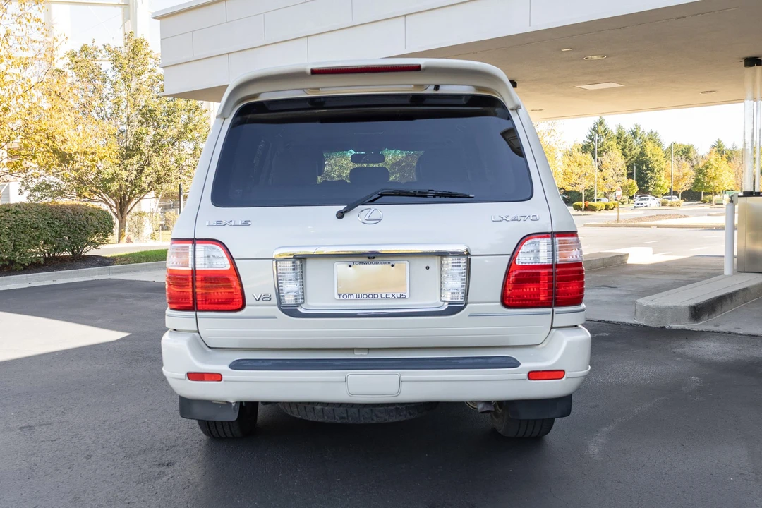 2005 Lexus LX 2nd Gen - Image 11 of 31