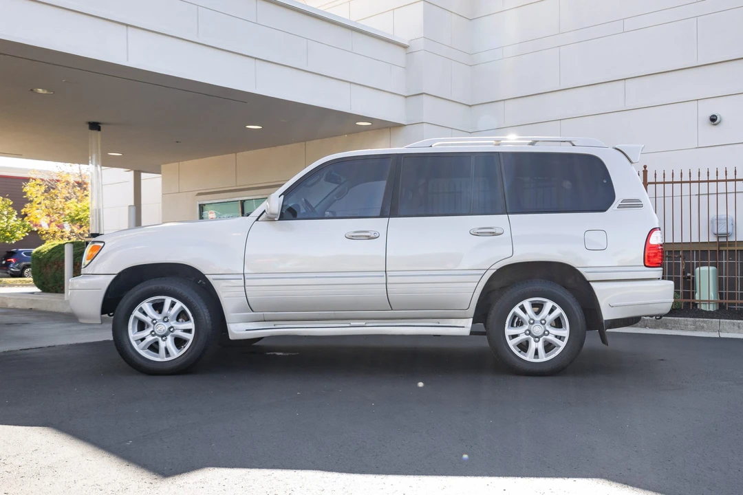 2005 Lexus LX 2nd Gen - Image 13 of 31