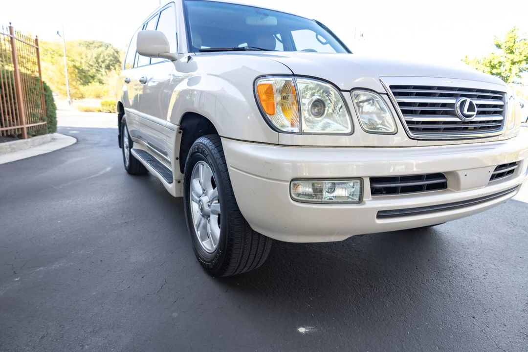 2005 Lexus LX 2nd Gen - Image 15 of 31