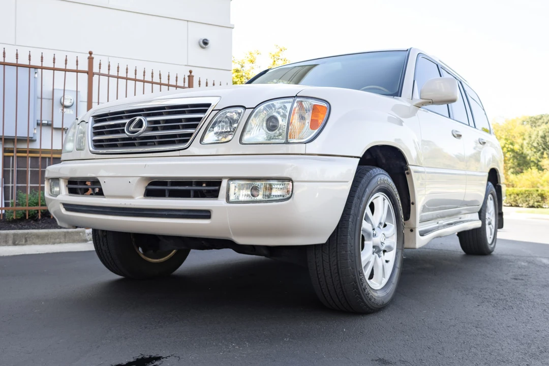 2005 Lexus LX 2nd Gen - Image 2 of 31