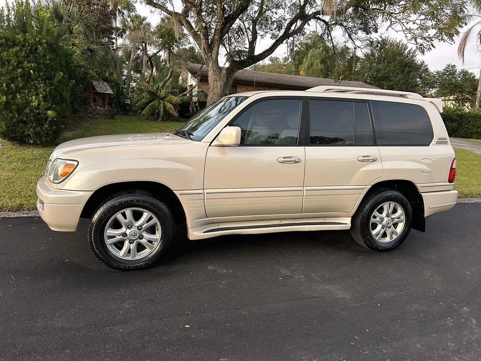 2005 Lexus LX 2nd Gen - Image 9 of 31
