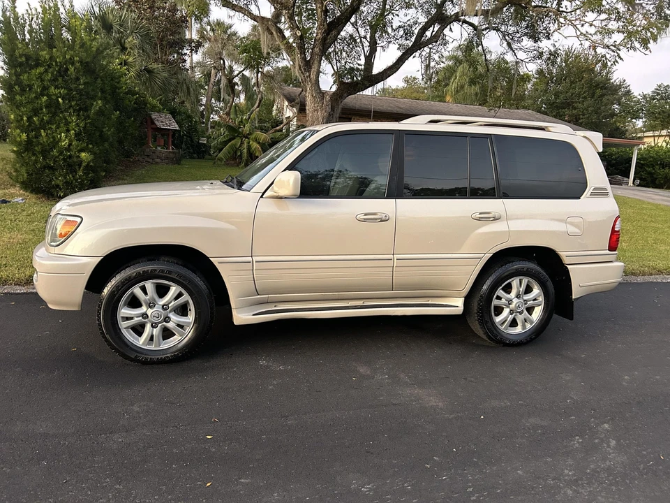 2005 Lexus LX 2nd Gen - Image 10 of 31