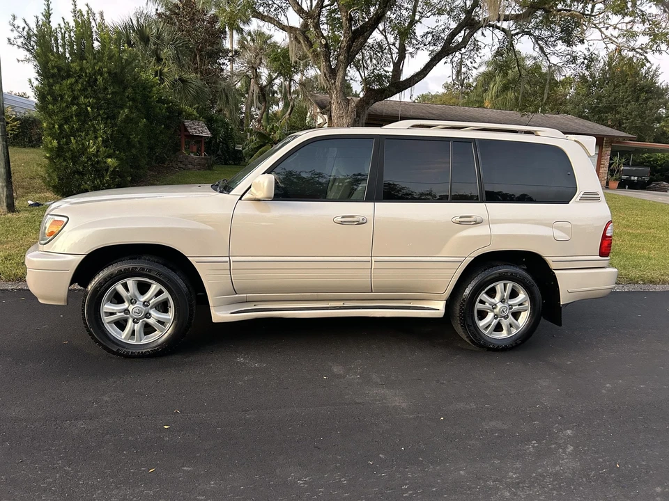 2005 Lexus LX 2nd Gen - Image 11 of 31