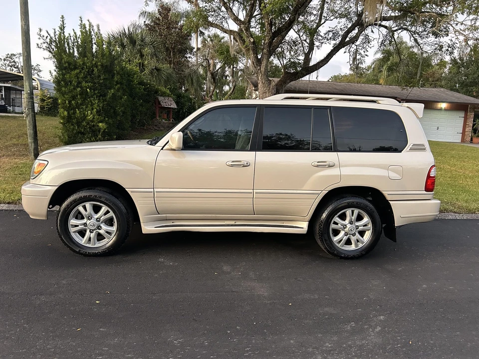 2005 Lexus LX 2nd Gen - Image 12 of 31