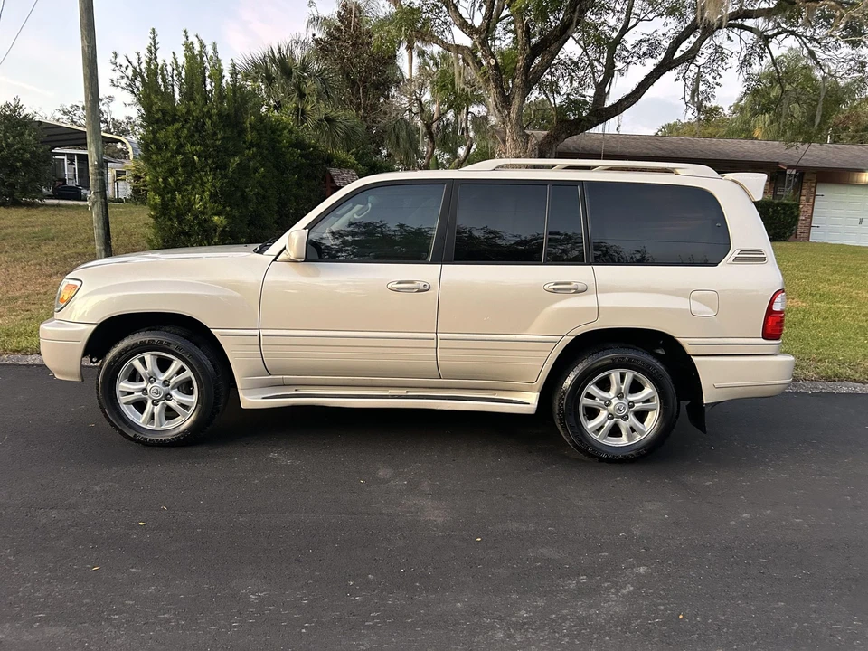 2005 Lexus LX 2nd Gen - Image 13 of 31