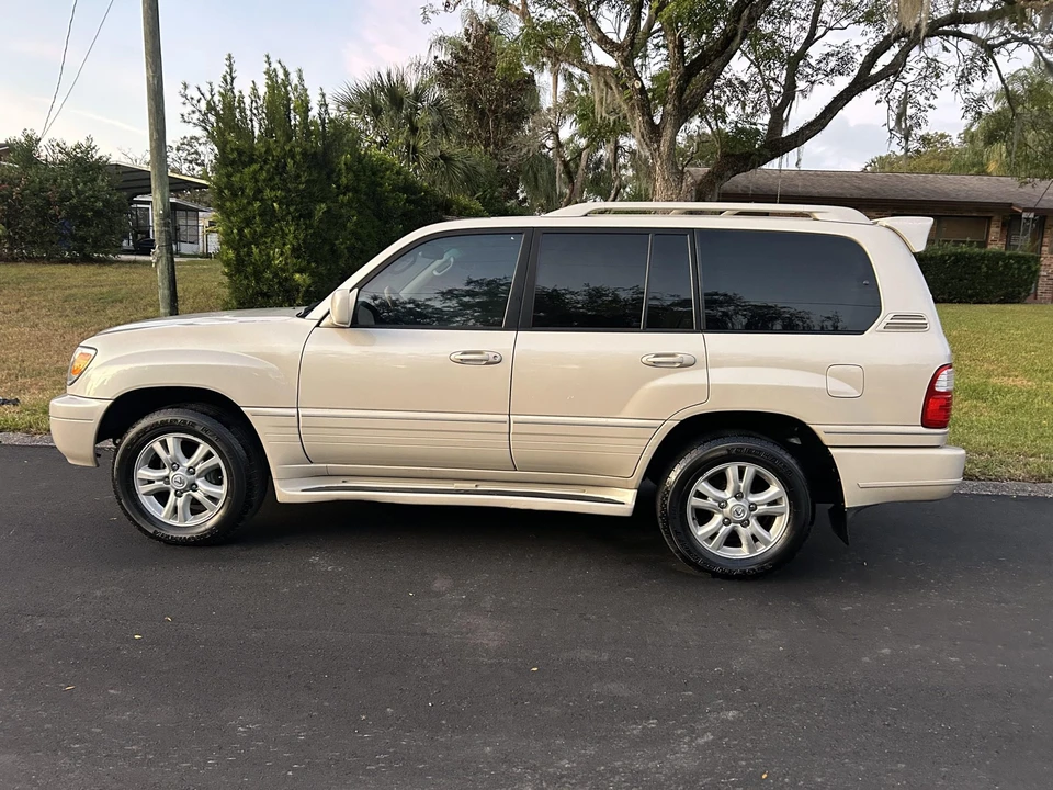 2005 Lexus LX 2nd Gen - Image 15 of 31