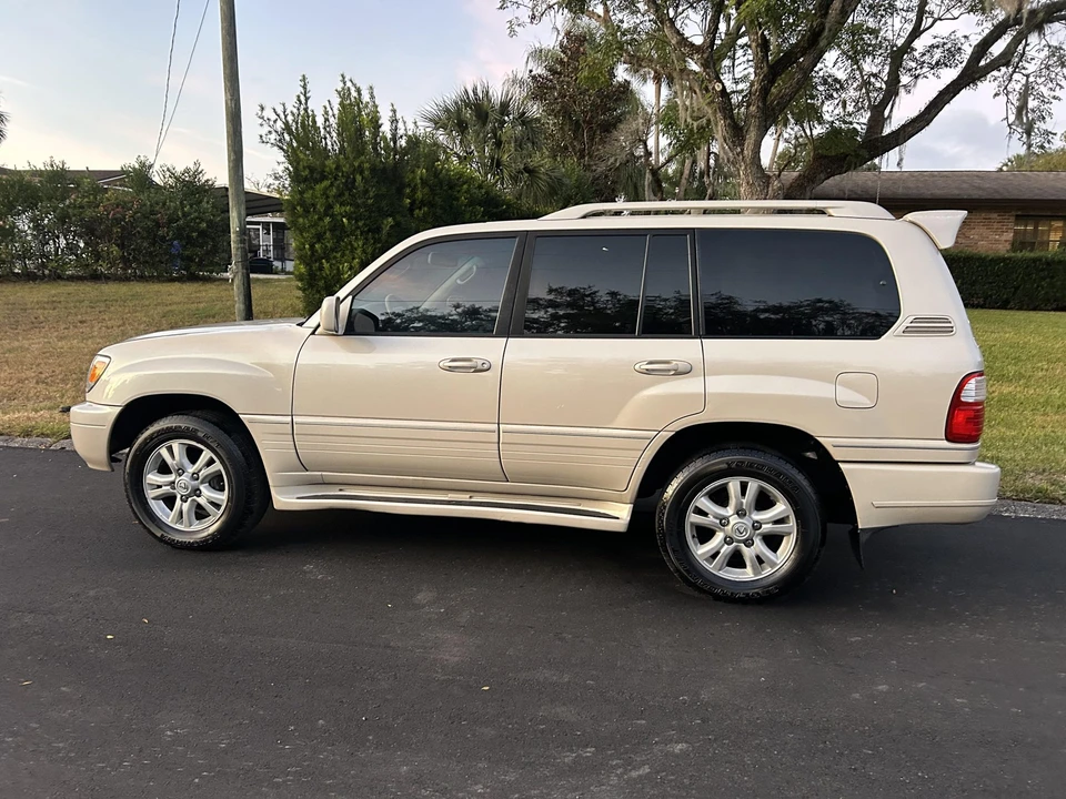 2005 Lexus LX 2nd Gen - Image 16 of 31