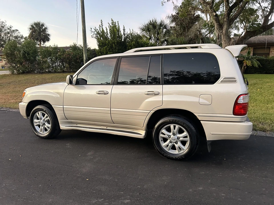 2005 Lexus LX 2nd Gen - Image 17 of 31