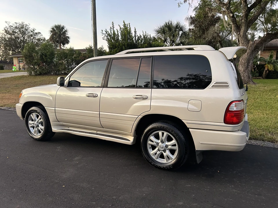 2005 Lexus LX 2nd Gen - Image 18 of 31