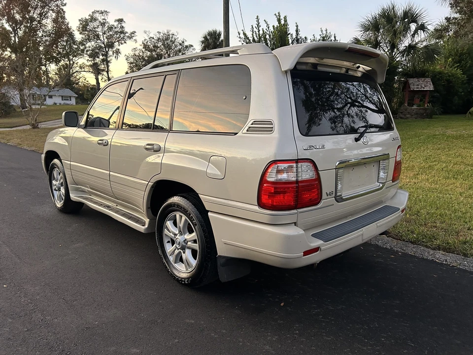 2005 Lexus LX 2nd Gen - Image 22 of 31