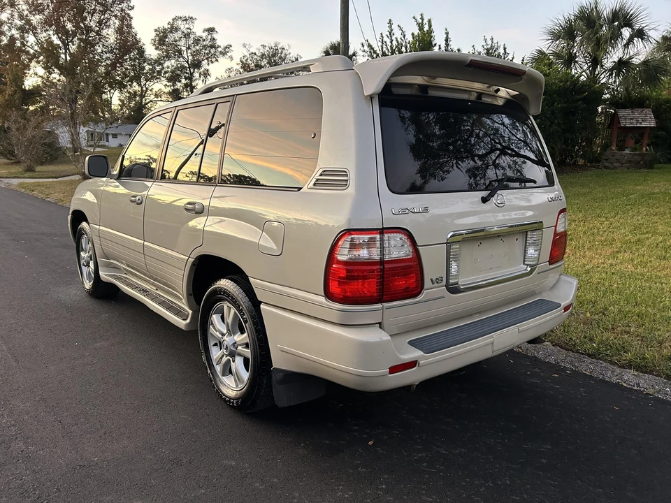 2005 Lexus LX 2nd Gen - Image 24 of 31