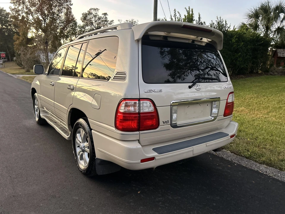 2005 Lexus LX 2nd Gen - Image 24 of 31
