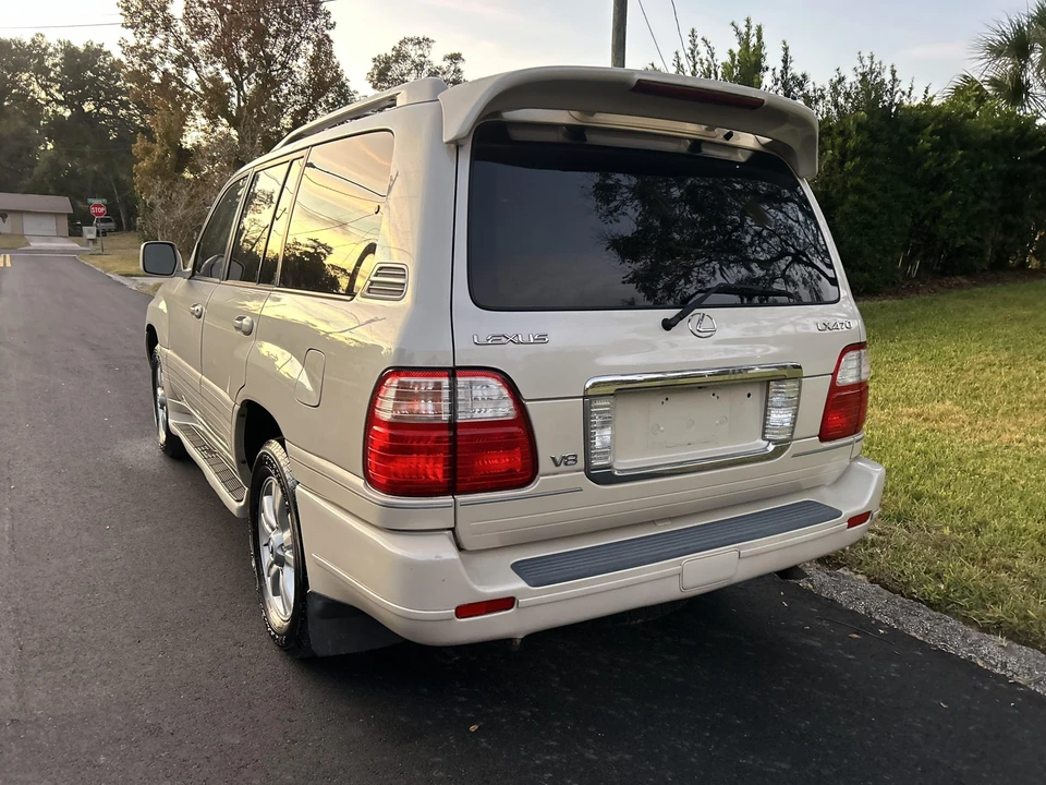 2005 Lexus LX 2nd Gen - Image 25 of 31
