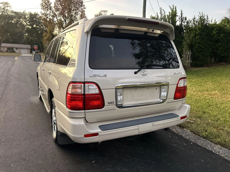 2005 Lexus LX 2nd Gen - Image 27 of 31