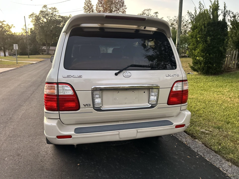 2005 Lexus LX 2nd Gen - Image 28 of 31