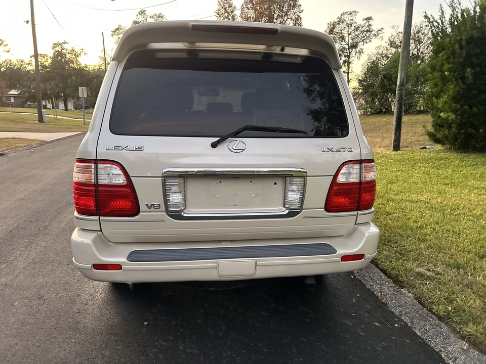 2005 Lexus LX 2nd Gen - Image 29 of 31