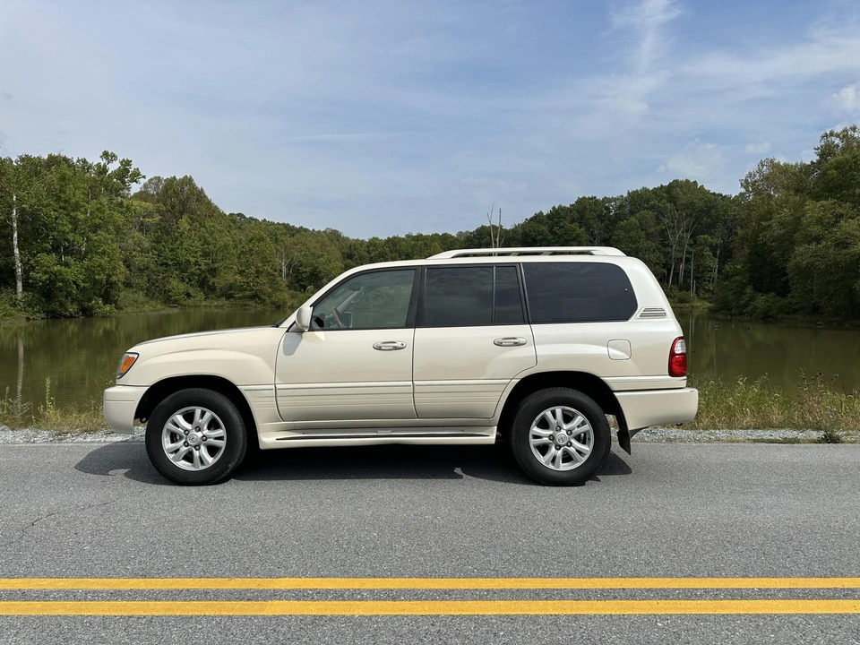 2005 Lexus LX 2nd Gen - Image 5 of 31