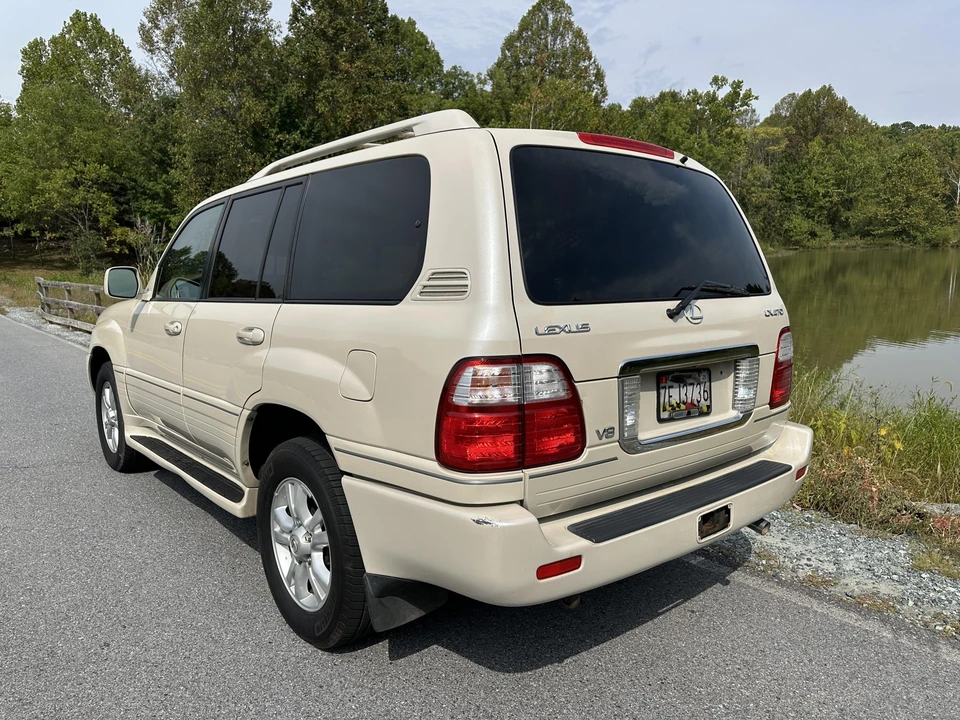2005 Lexus LX 2nd Gen - Image 9 of 31