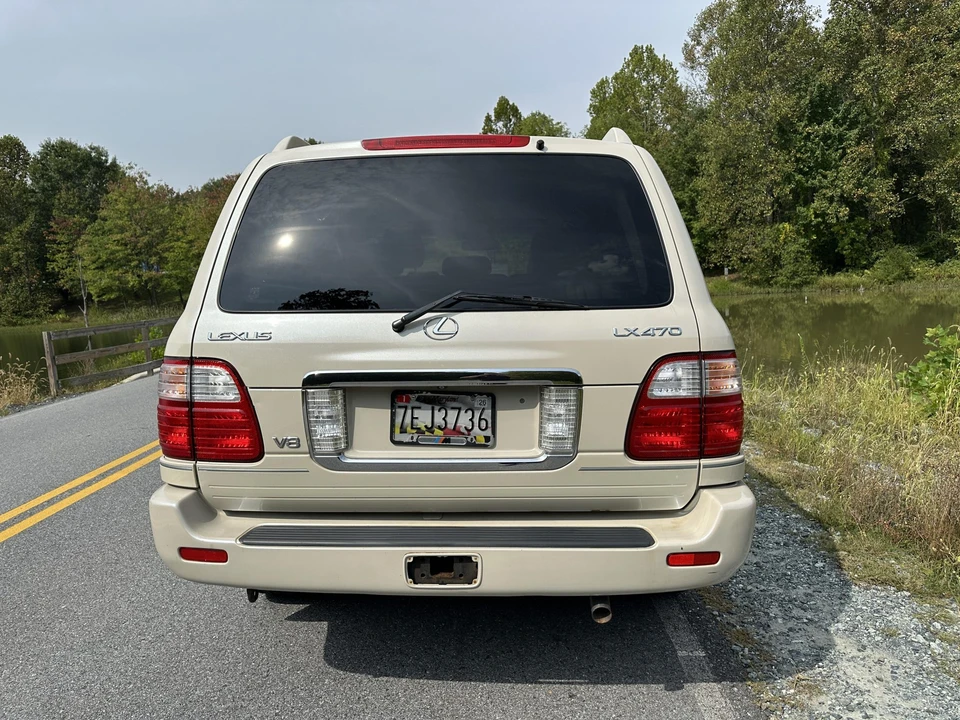 2005 Lexus LX 2nd Gen - Image 12 of 31