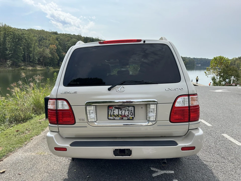 2005 Lexus LX 2nd Gen - Image 13 of 31