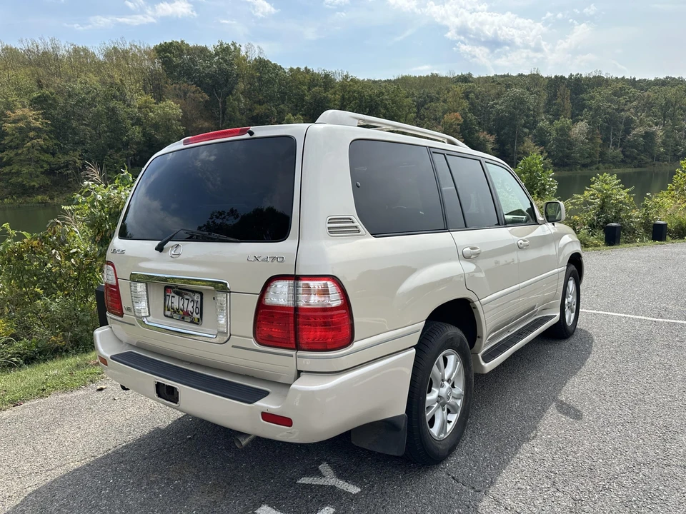2005 Lexus LX 2nd Gen - Image 16 of 31