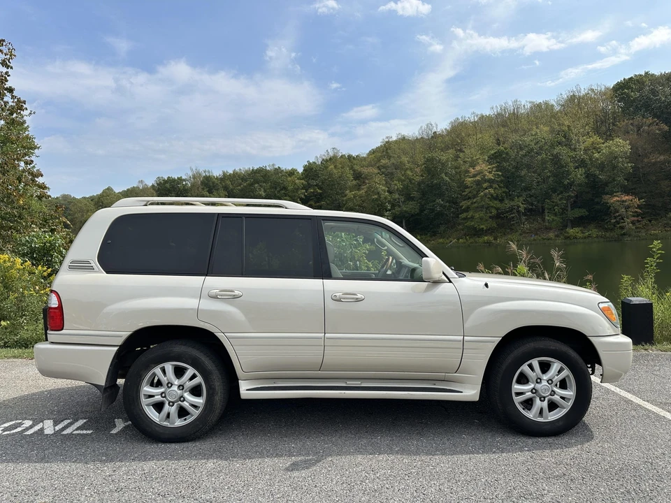 2005 Lexus LX 2nd Gen - Image 19 of 31