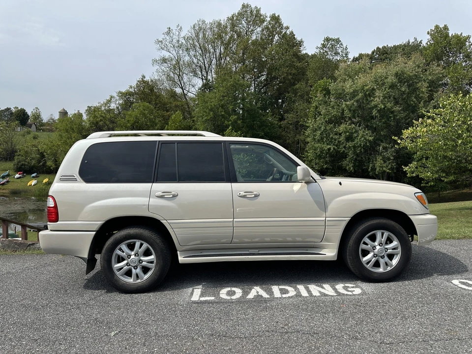 2005 Lexus LX 2nd Gen - Image 17 of 31
